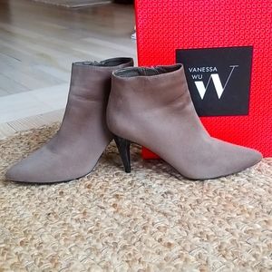 VANESSA WU SUEDE ANKLE BOOTS SZ 39/8.5
